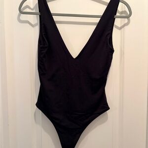 Babaton Deep Black V-Neck bodysuit